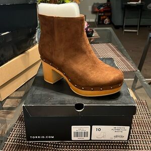 NWT-Torrid Brown Platform Clog Bootie